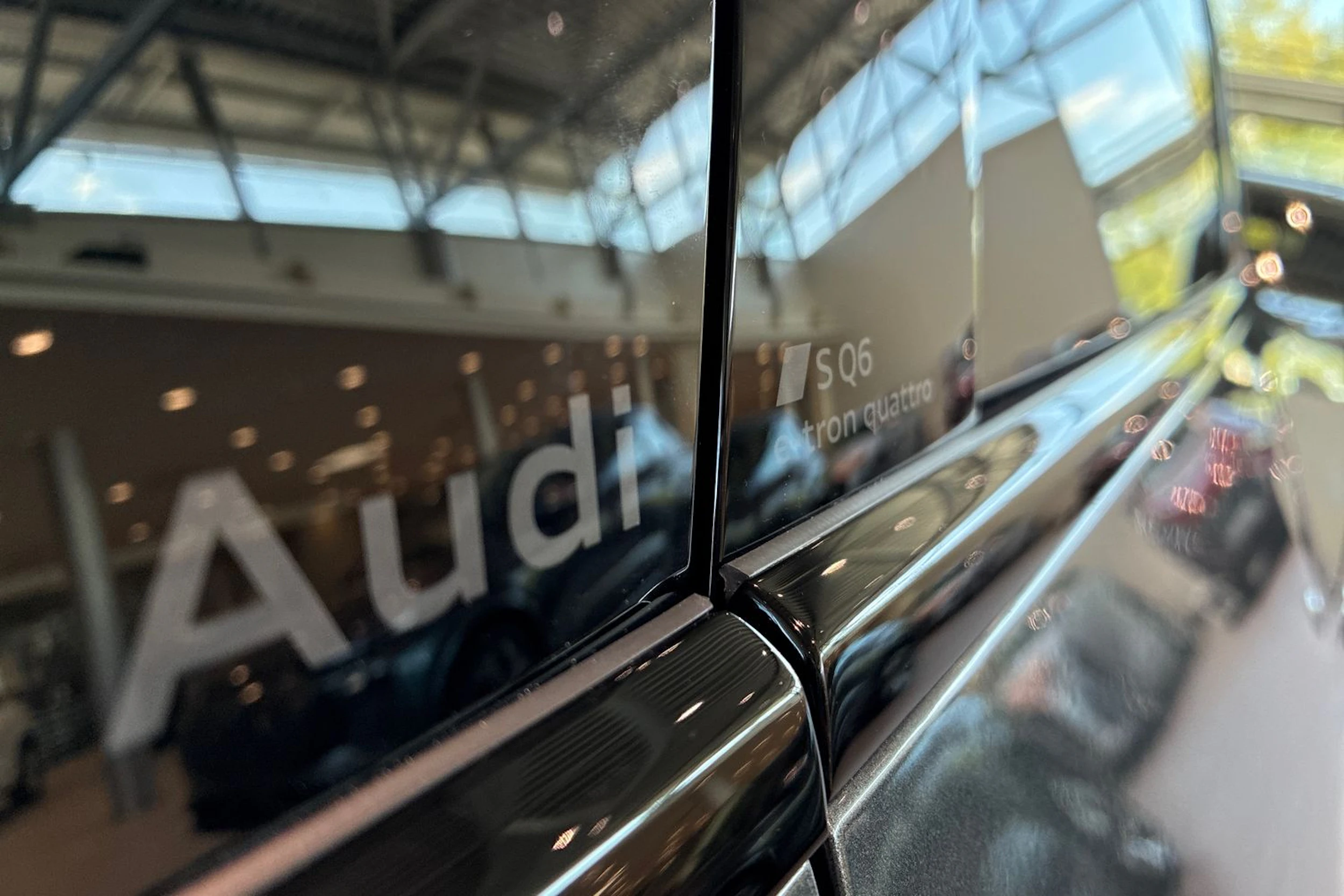 harmaa Audi SQ6 e-tron 2026 kuva 14.