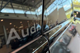 harmaa Audi SQ6 e-tron 2026 kuva 14.