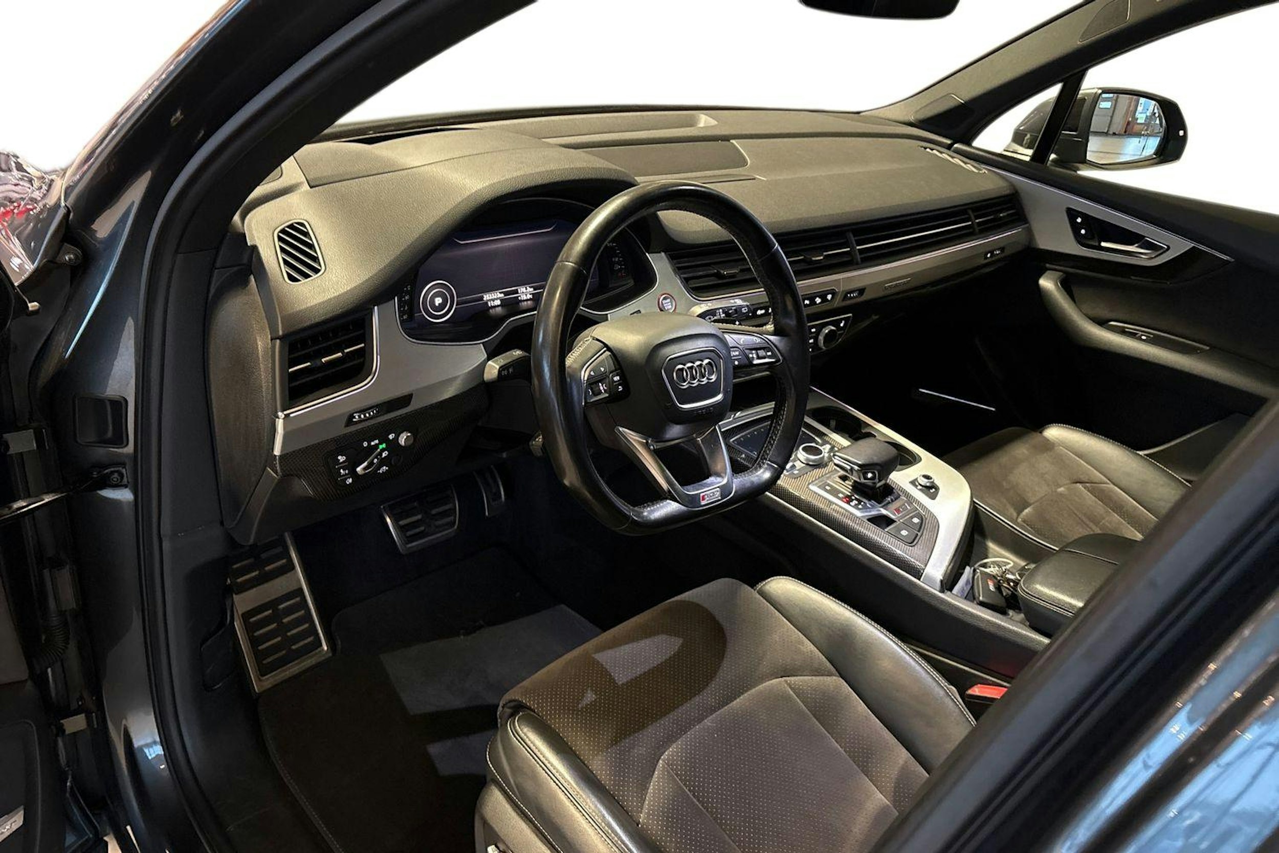 Harmaa Audi SQ7 2017 kuva 7.