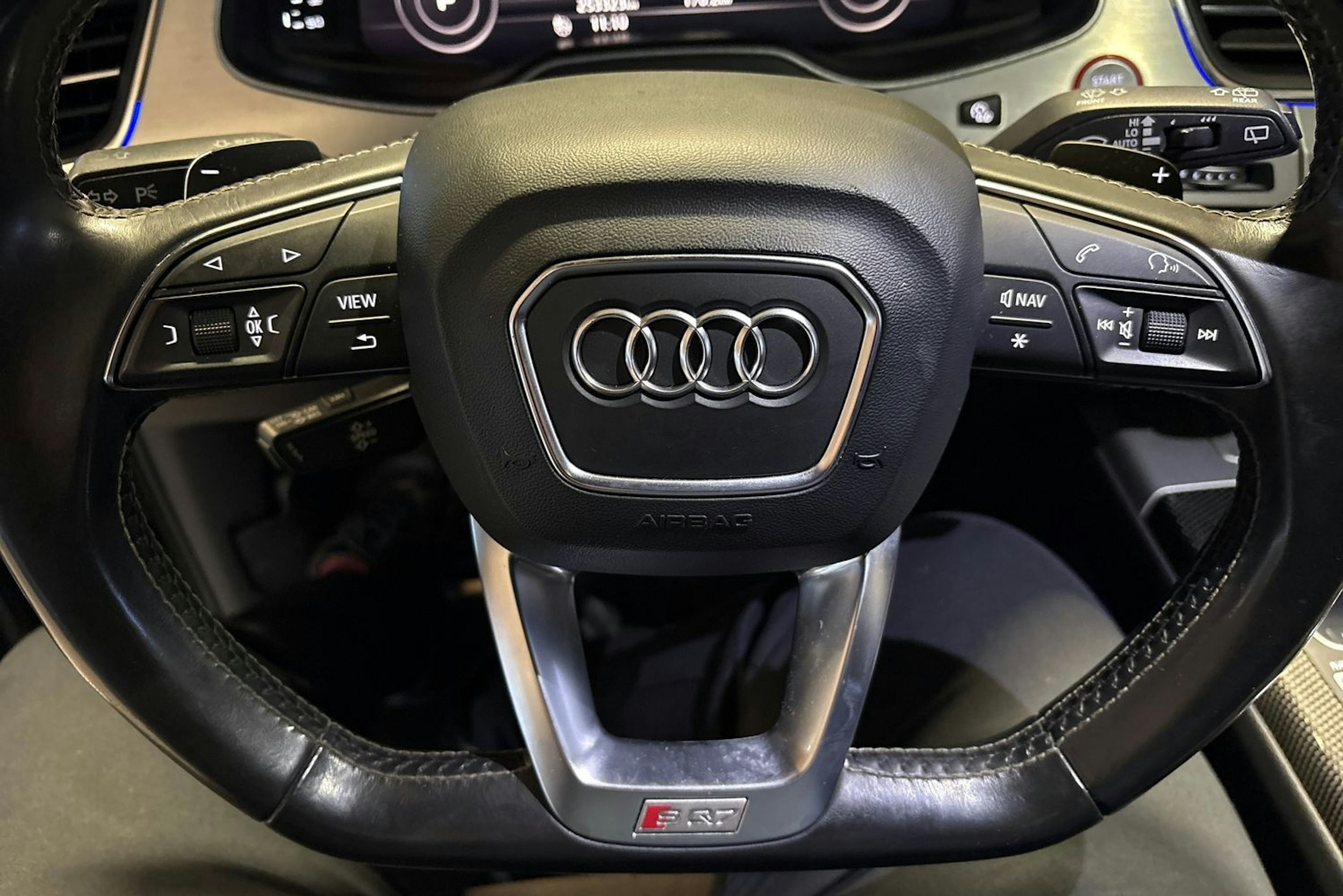 Harmaa Audi SQ7 2017 kuva 15.