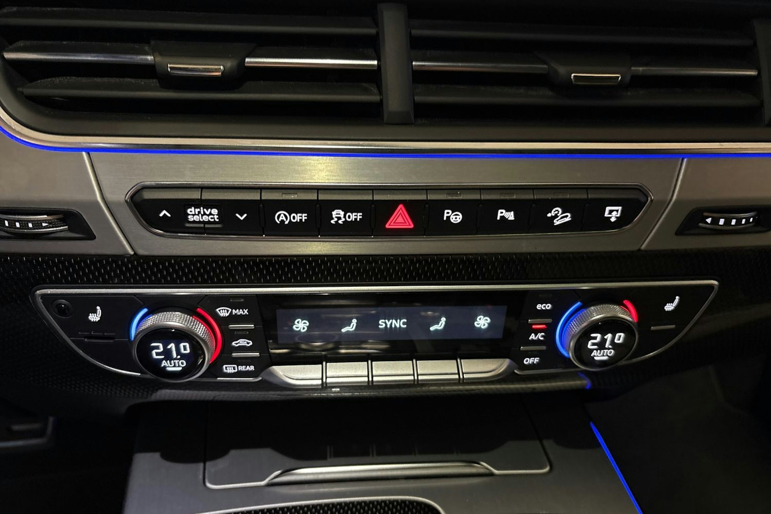 Harmaa Audi SQ7 2017 kuva 17.