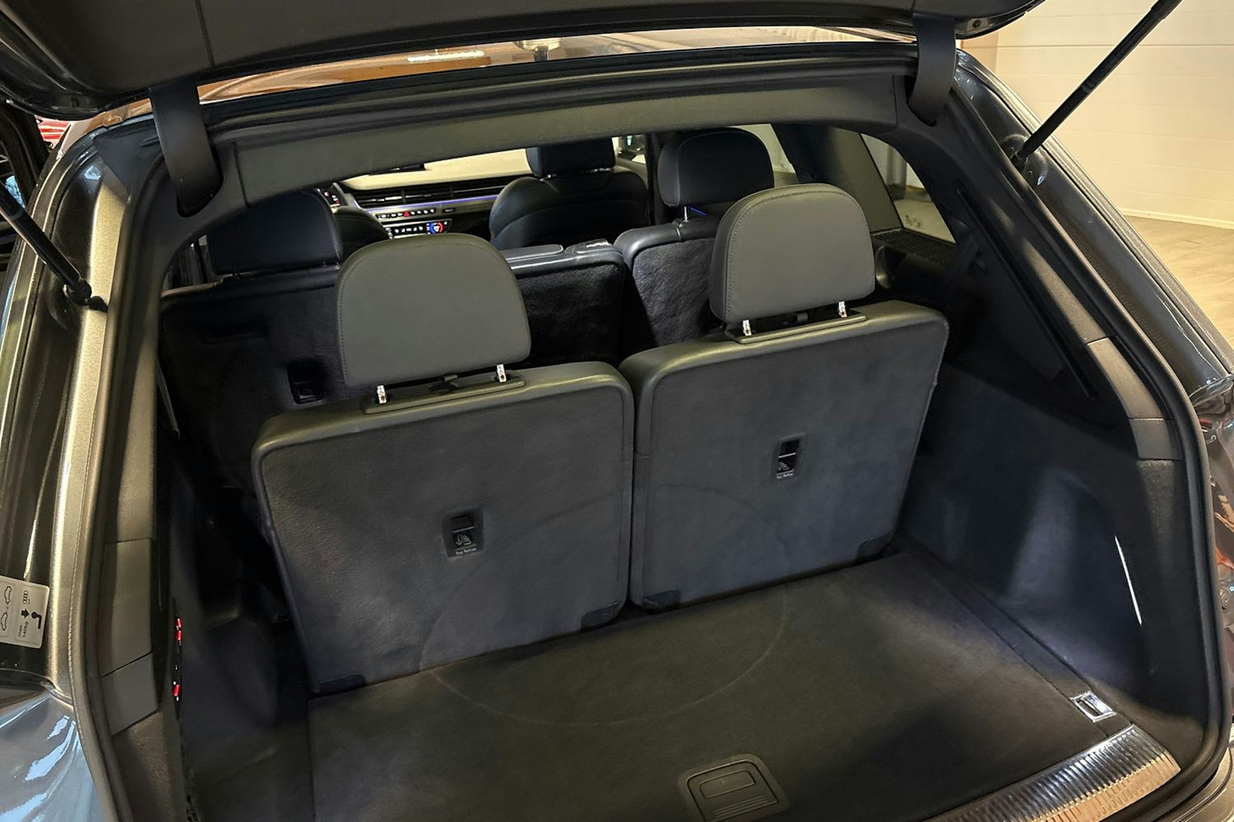 Harmaa Audi SQ7 2017 kuva 21.