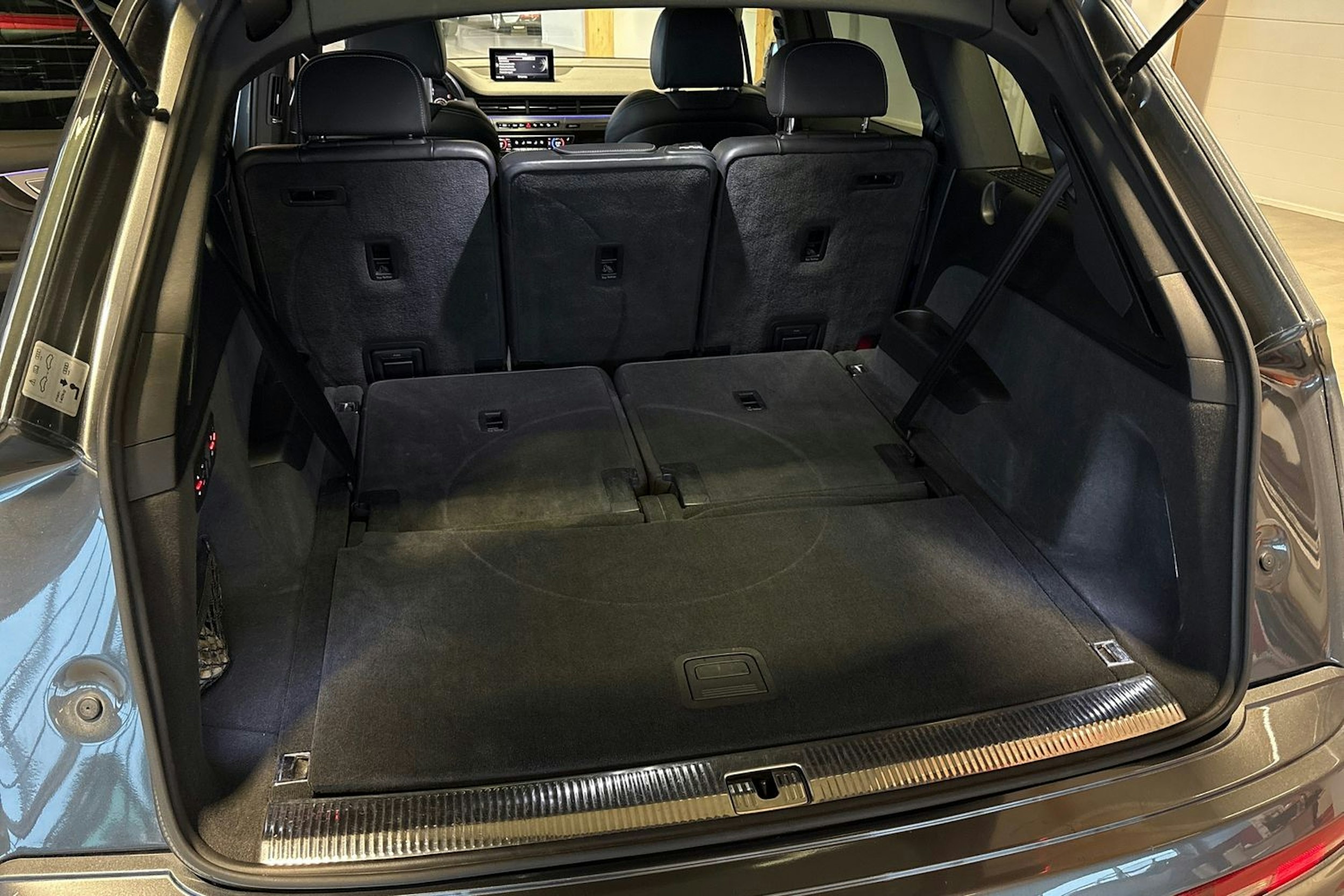 Harmaa Audi SQ7 2017 kuva 25.