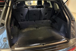 Harmaa Audi SQ7 2017 kuva 25.