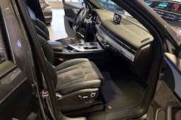 Harmaa Audi SQ7 2017 kuva 27.