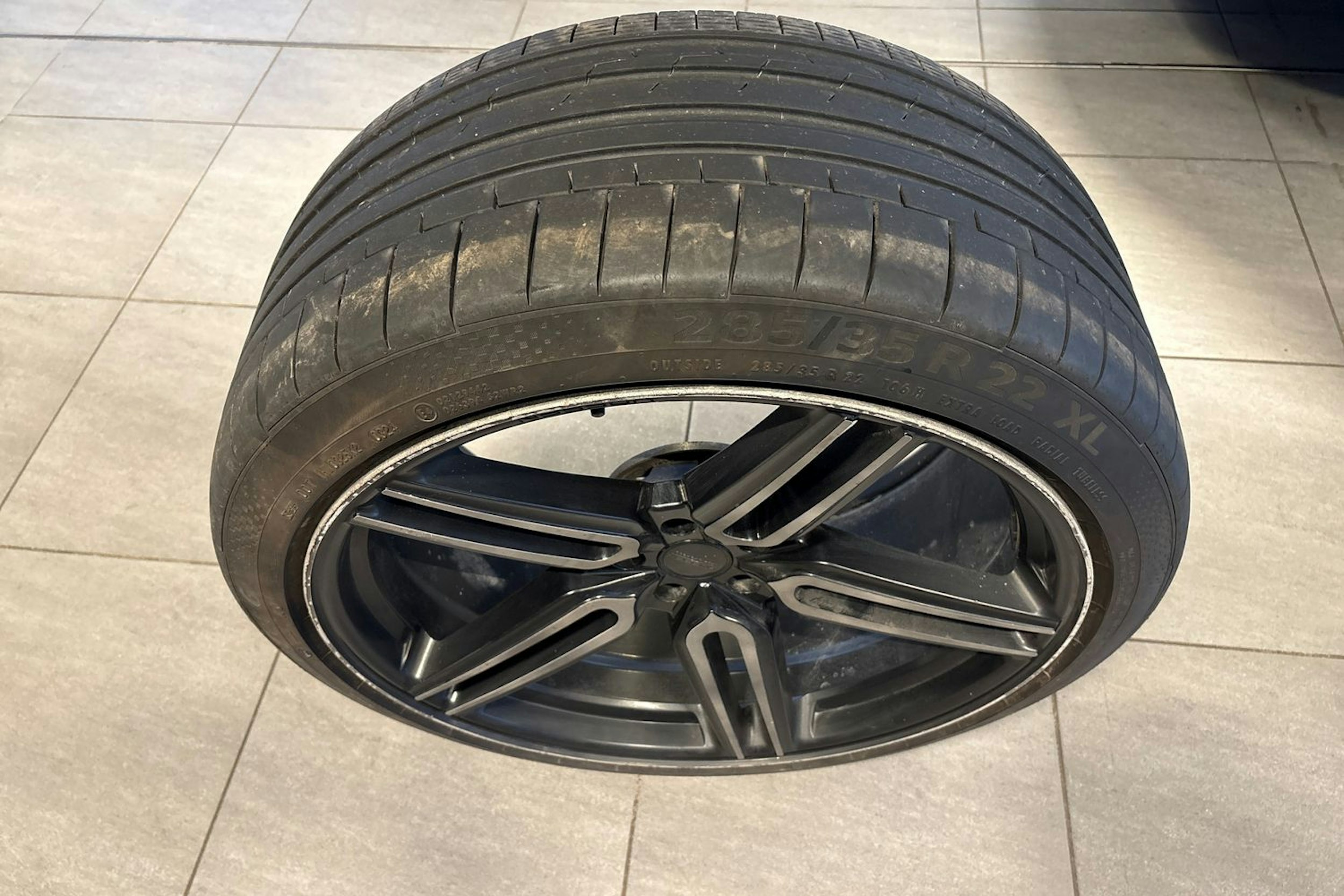 Harmaa Audi SQ7 2017 kuva 28.