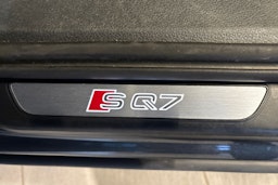 Harmaa Audi SQ7 2017 kuva 32.