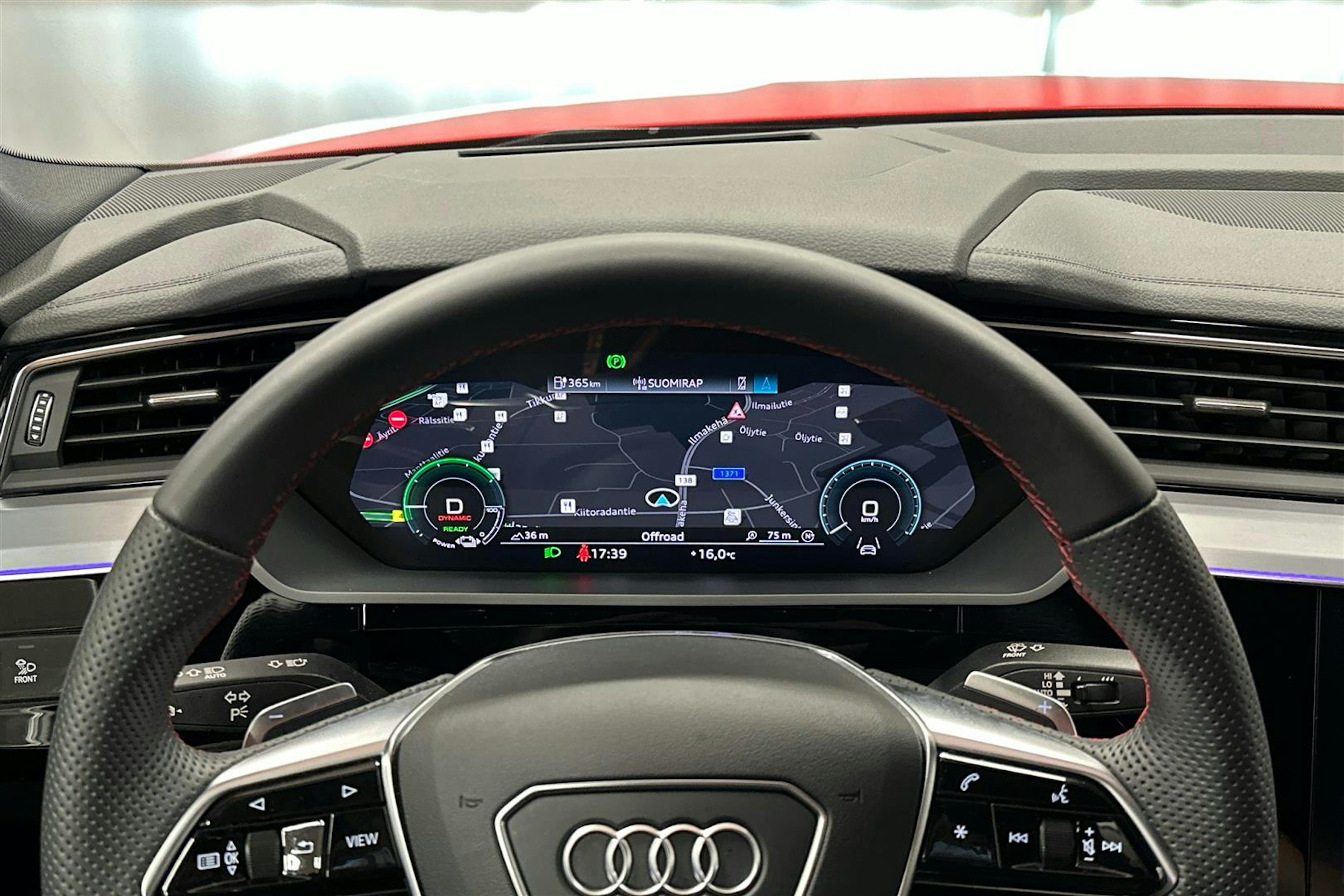 punainen Audi SQ8 e-tron 2023 kuva 11.