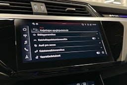 punainen Audi SQ8 e-tron 2023 kuva 21.