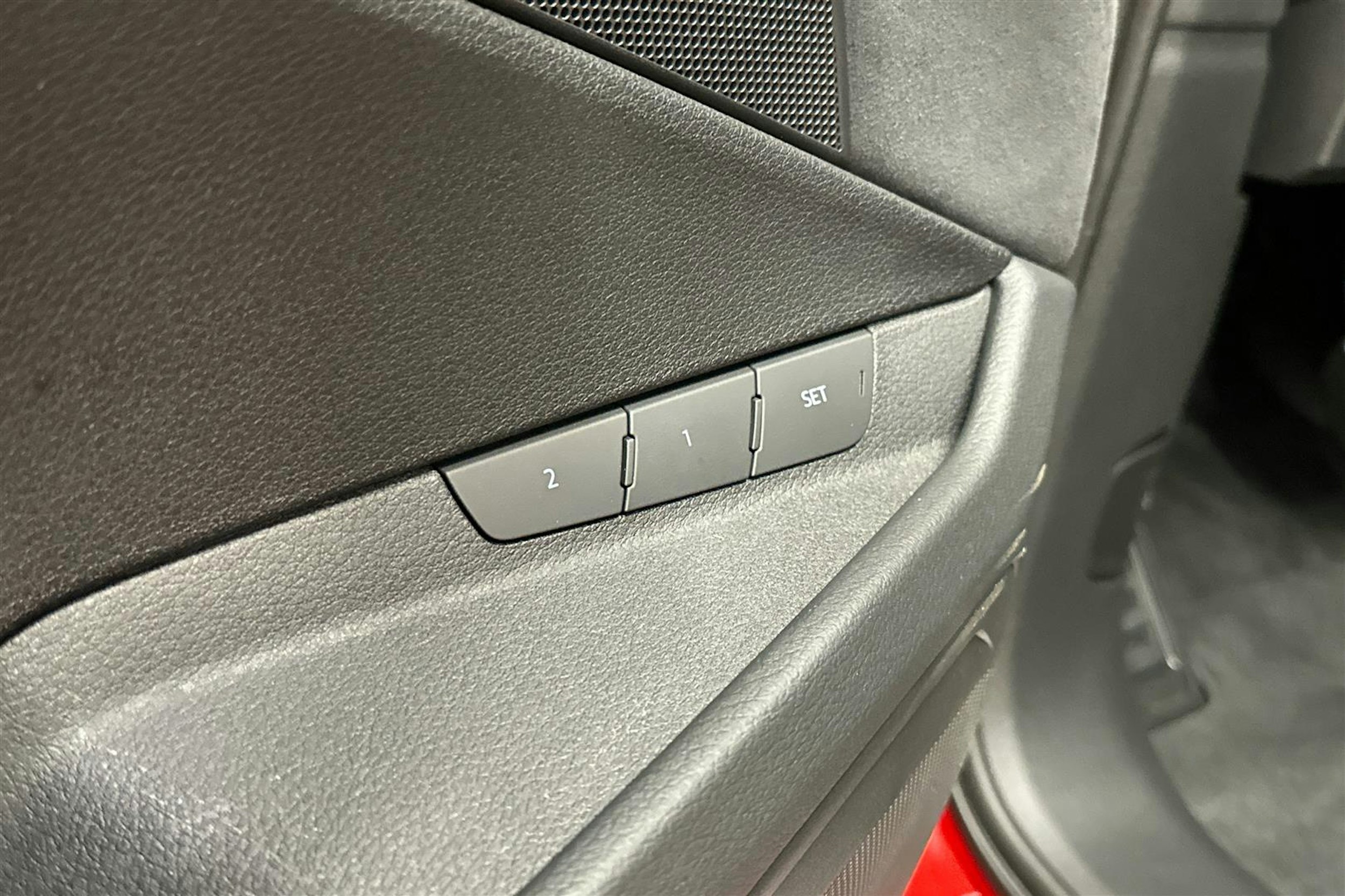 punainen Audi SQ8 e-tron 2023 kuva 25.