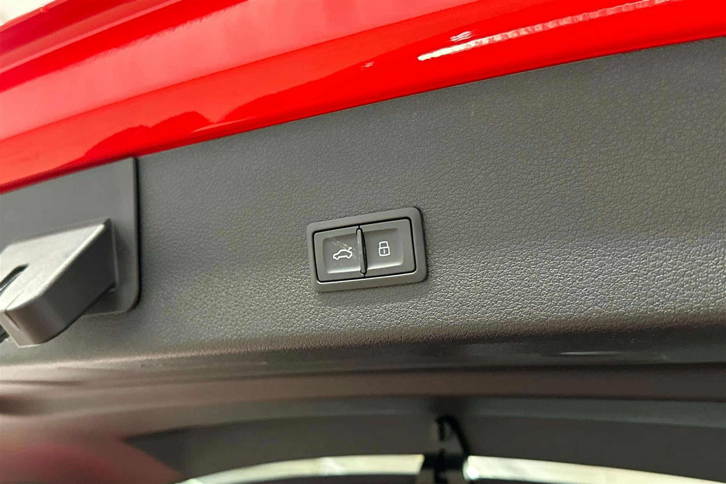 punainen Audi SQ8 e-tron 2023 kuva 29.