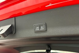 punainen Audi SQ8 e-tron 2023 kuva 29.