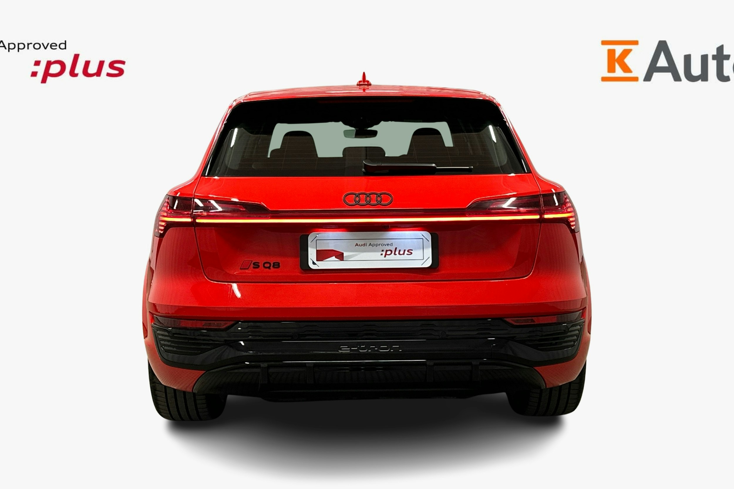 punainen Audi SQ8 e-tron 2023 kuva 3.