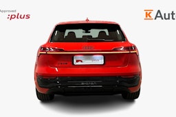 punainen Audi SQ8 e-tron 2023 kuva 3.