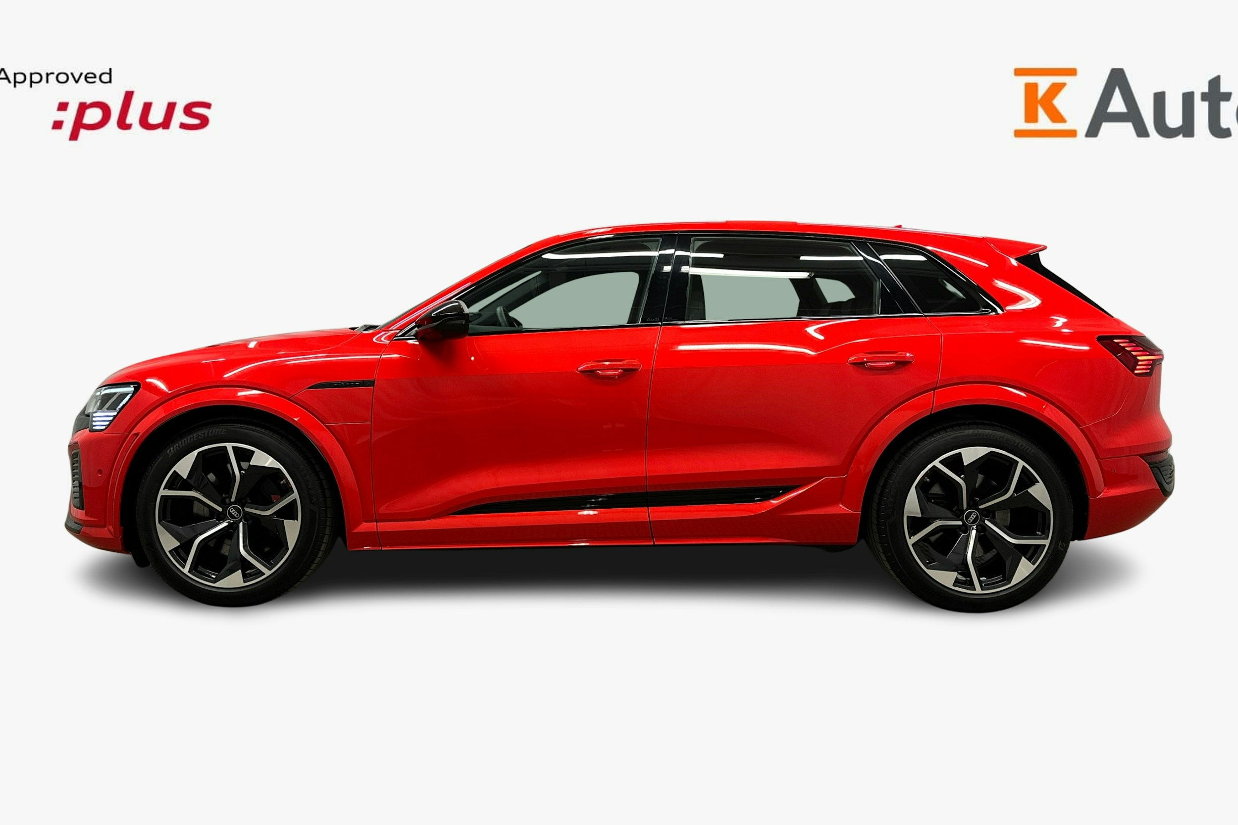 punainen Audi SQ8 e-tron 2023 kuva 5.