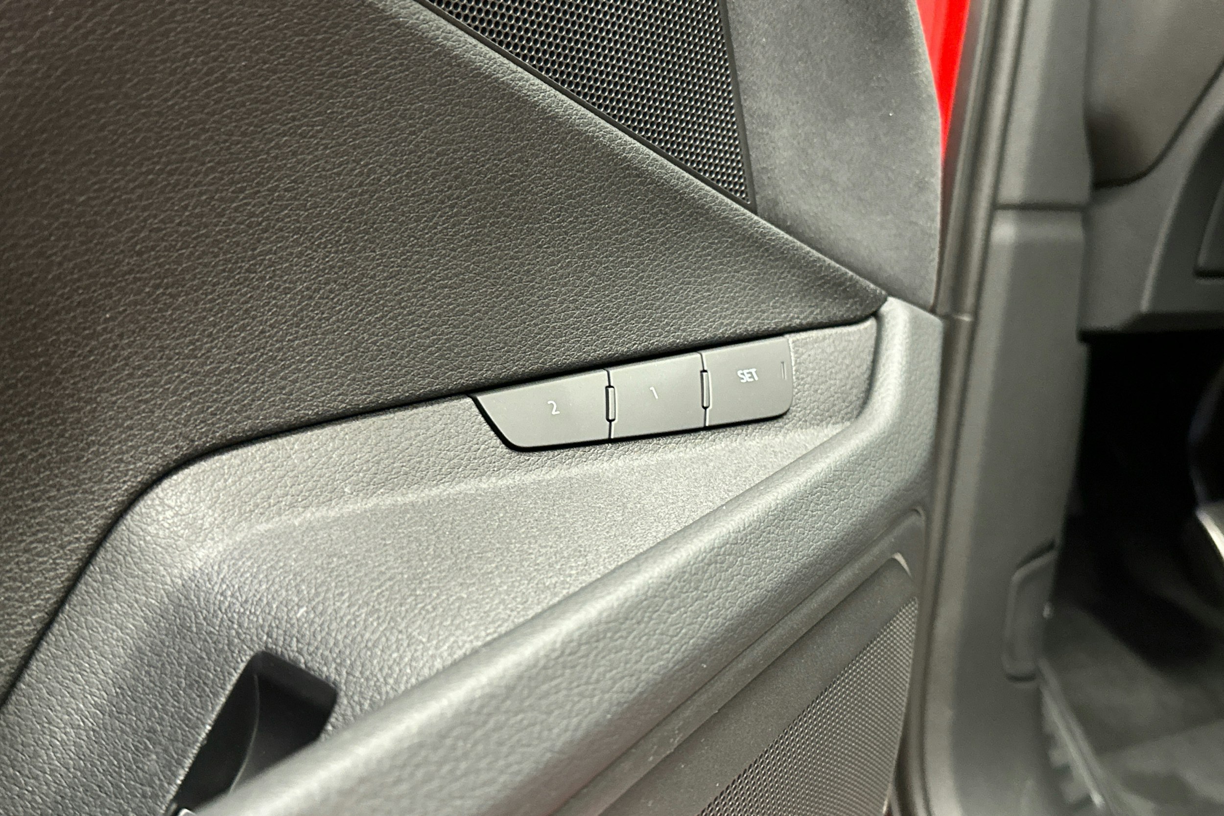 punainen Audi SQ8 e-tron 2023 kuva 25.
