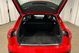 punainen Audi SQ8 e-tron 2023 kuva 28.