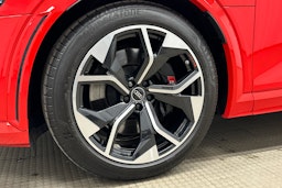 punainen Audi SQ8 e-tron 2023 kuva 32.