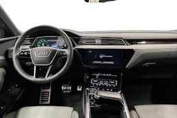 harmaa Audi SQ8 e-tron 2024 kuva 9.