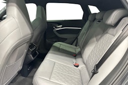 harmaa Audi SQ8 e-tron 2024 kuva 10.