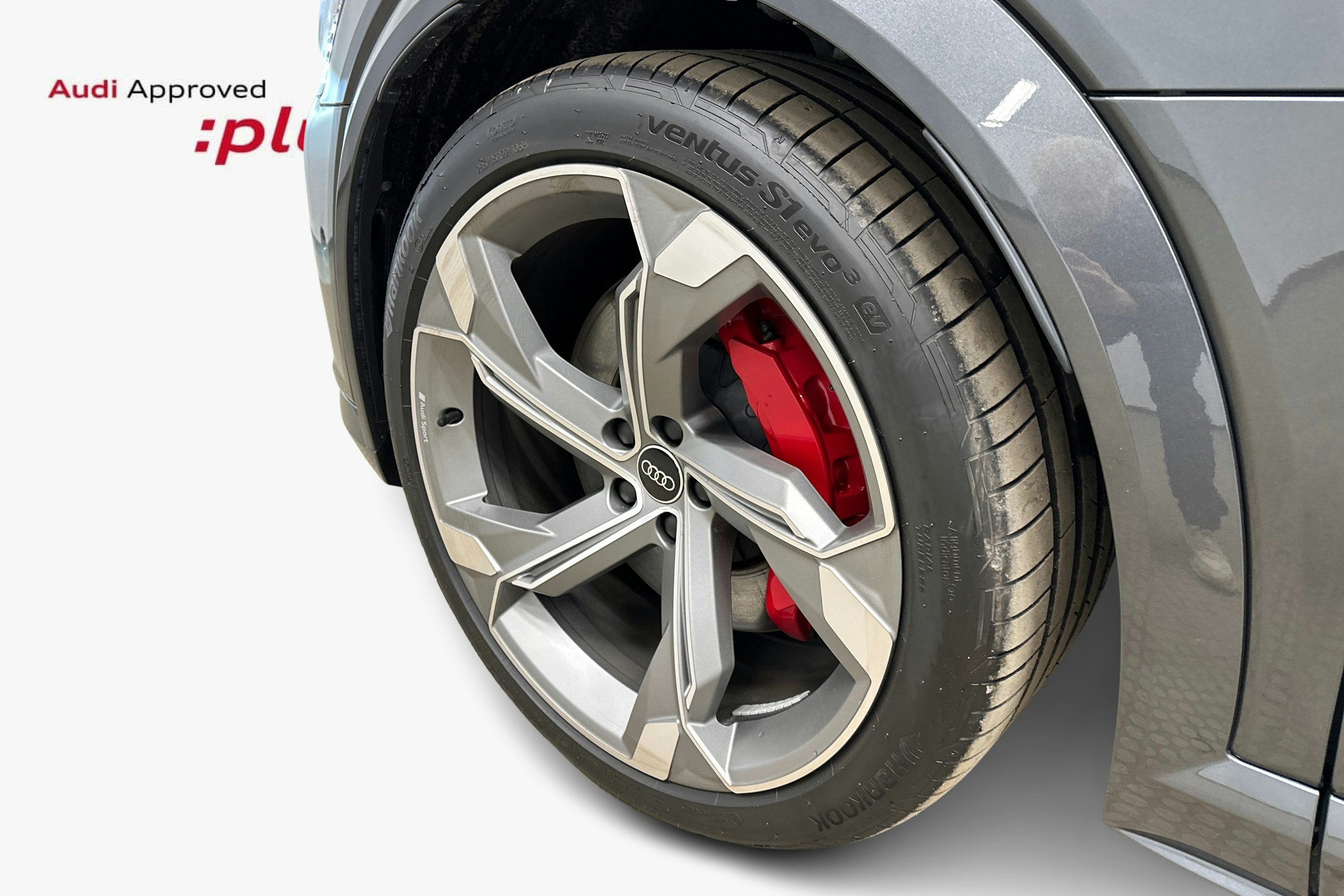 harmaa Audi SQ8 e-tron 2024 kuva 11.