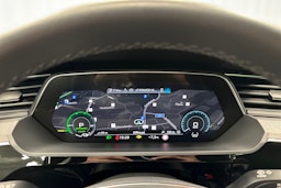 harmaa Audi SQ8 e-tron 2024 kuva 18.