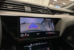 harmaa Audi SQ8 e-tron 2024 kuva 19.