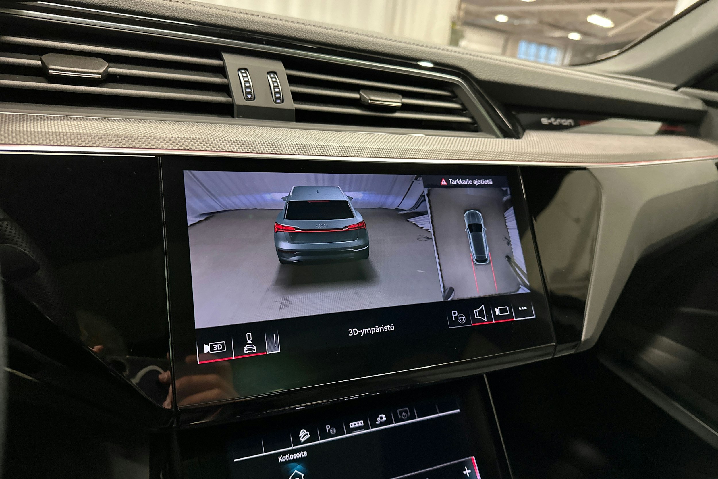 harmaa Audi SQ8 e-tron 2024 kuva 20.