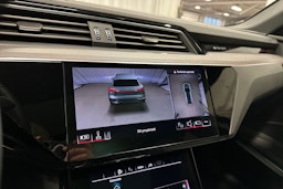 harmaa Audi SQ8 e-tron 2024 kuva 20.