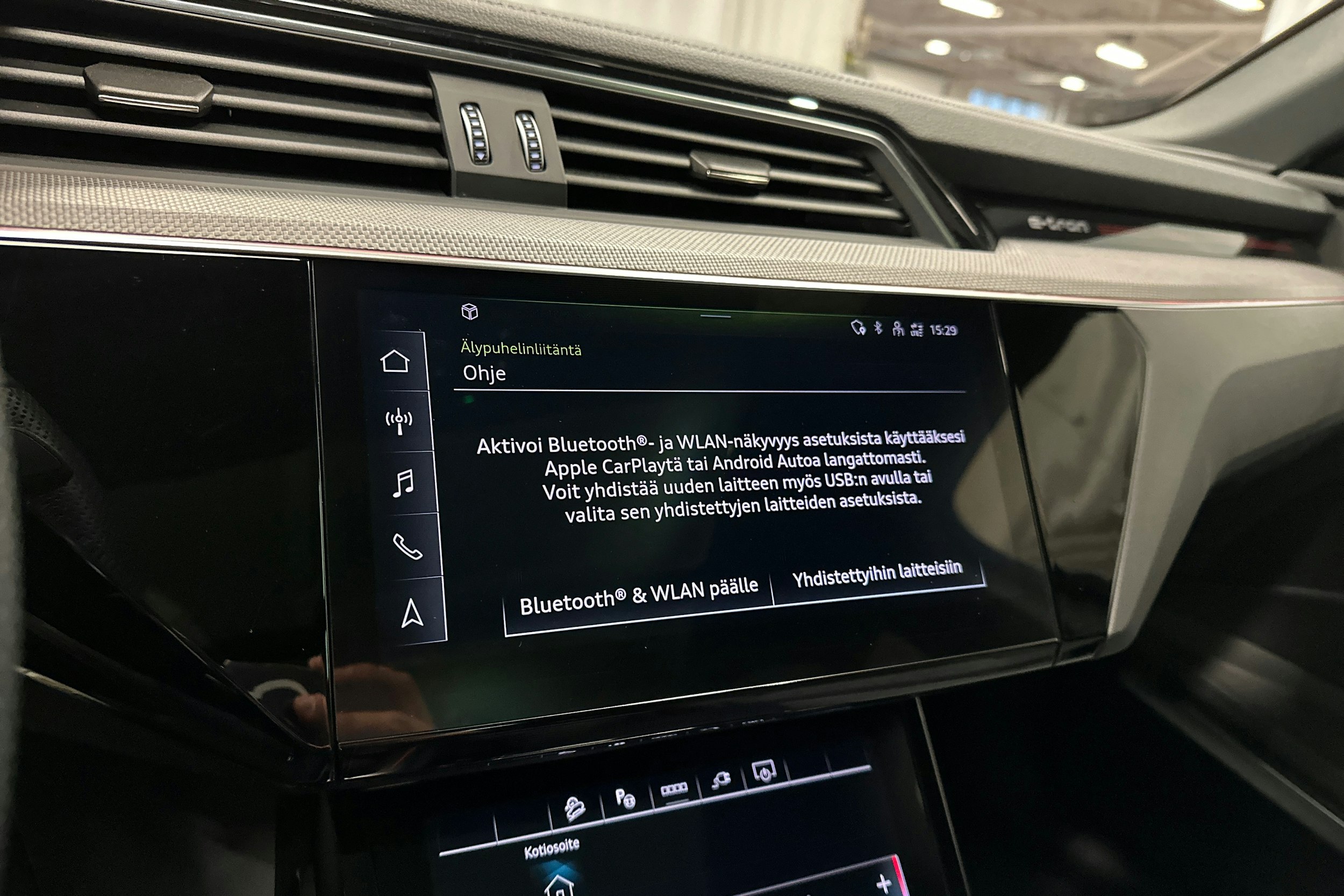 harmaa Audi SQ8 e-tron 2024 kuva 21.