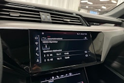 harmaa Audi SQ8 e-tron 2024 kuva 23.