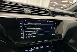 harmaa Audi SQ8 e-tron 2024 kuva 25.