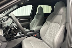 harmaa Audi SQ8 e-tron 2024 kuva 29.