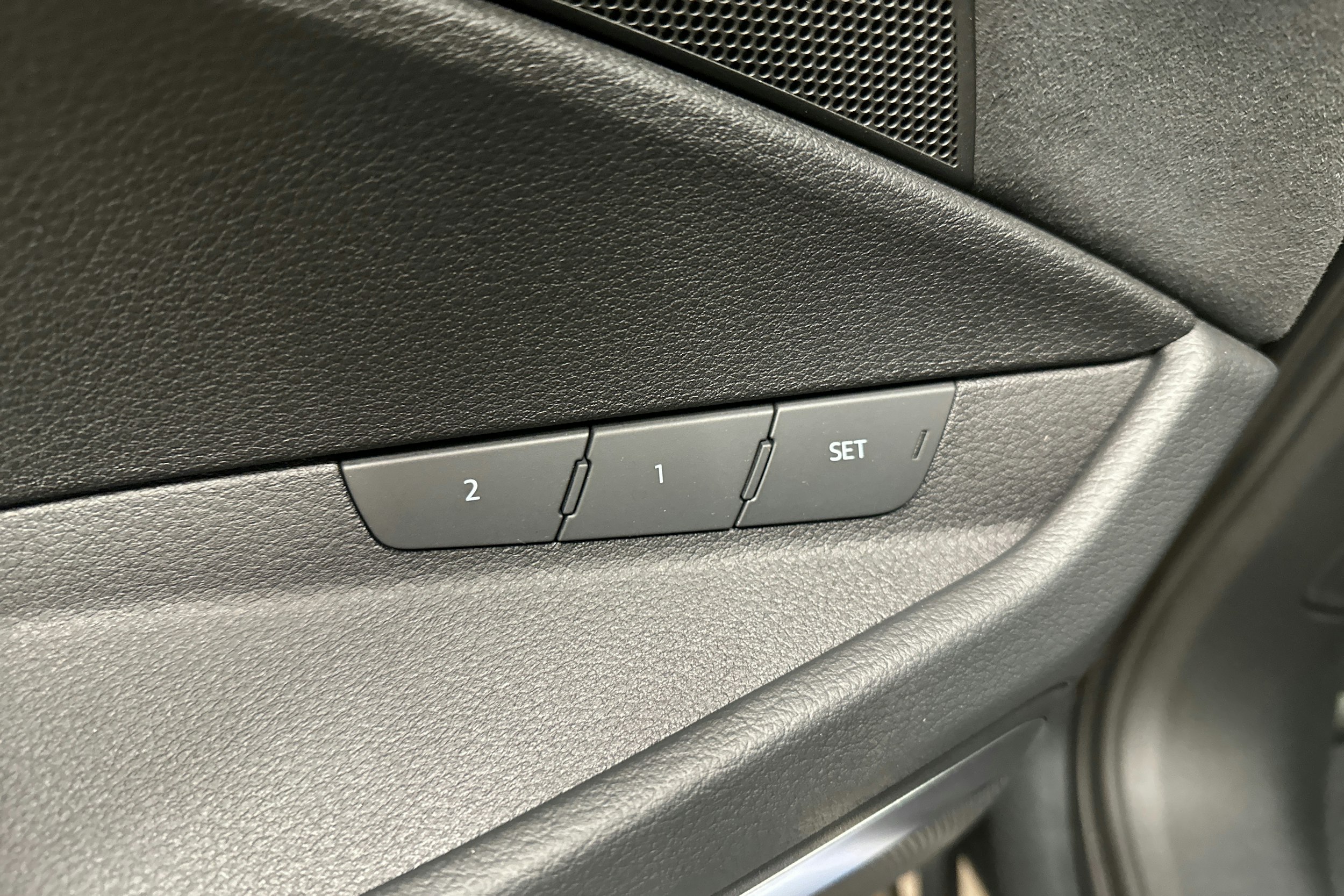 harmaa Audi SQ8 e-tron 2024 kuva 31.