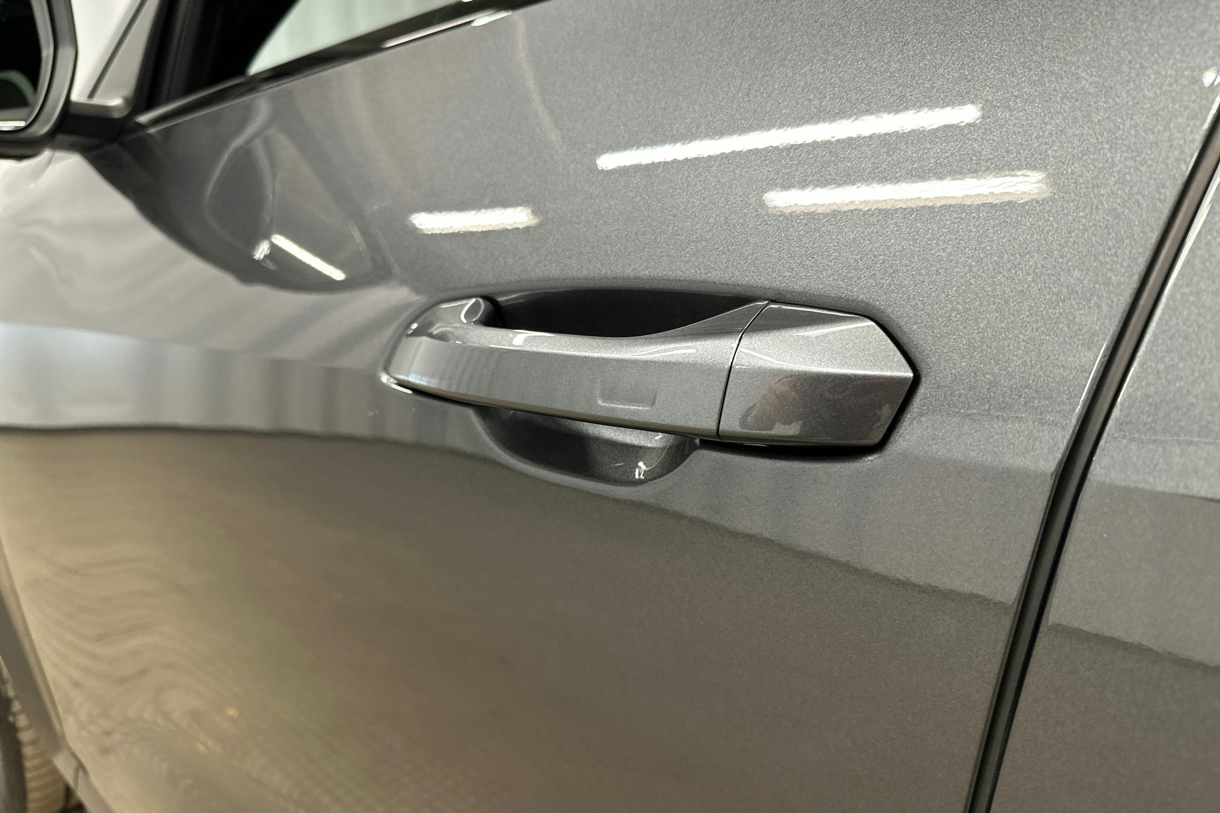 harmaa Audi SQ8 e-tron 2024 kuva 38.