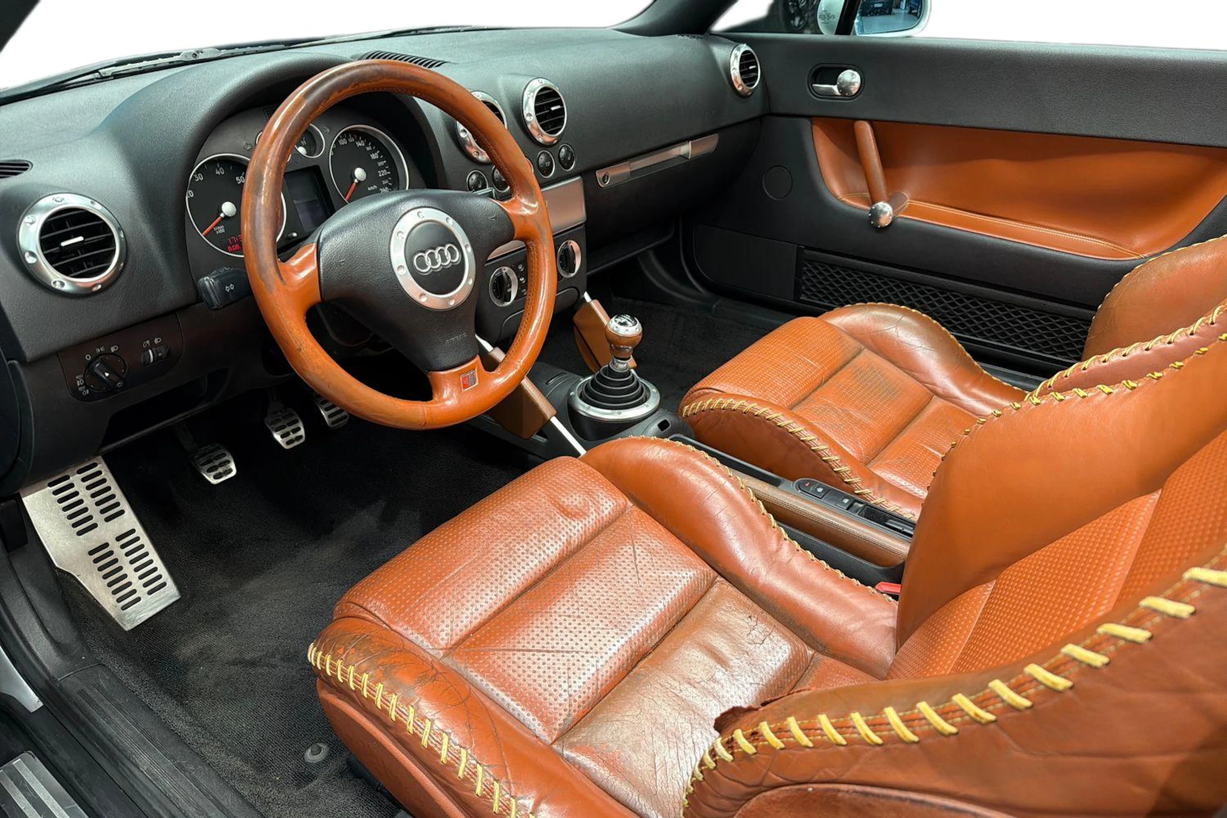 Harmaa Audi TT 2000 kuva 8.