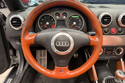 Harmaa Audi TT 2000 kuva 13.