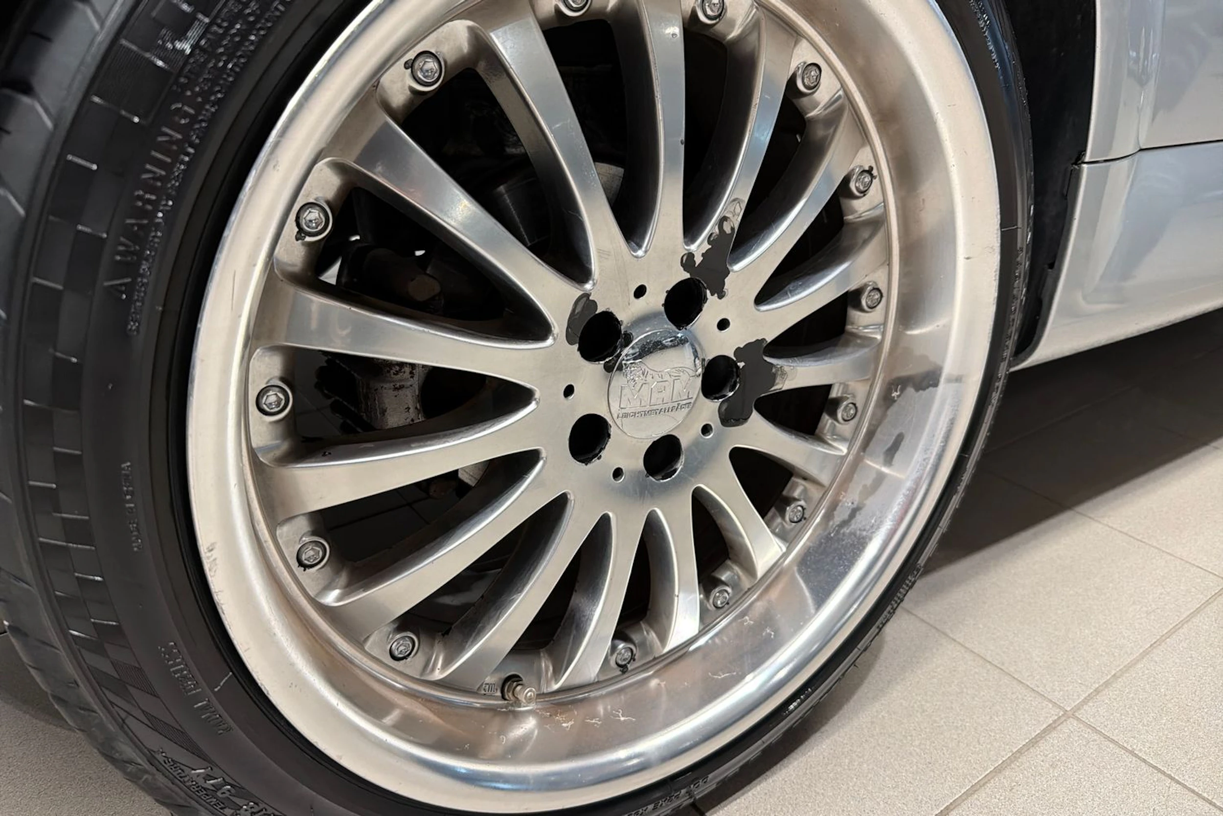 Harmaa Audi TT 2000 kuva 23.