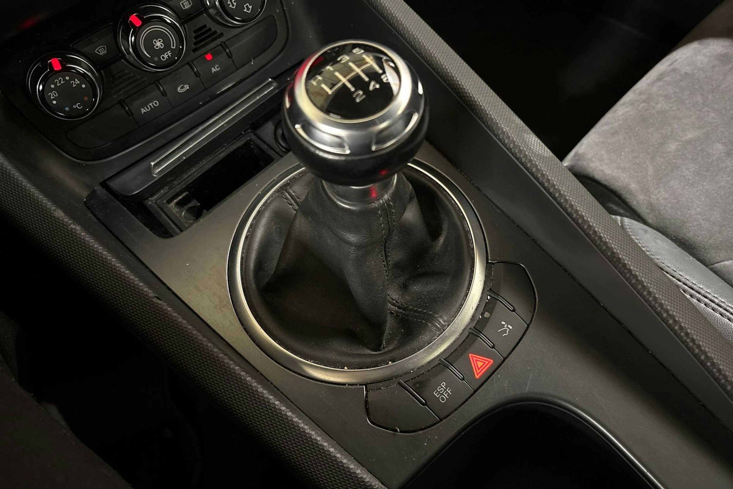 Harmaa Audi TT 2008 kuva 27.