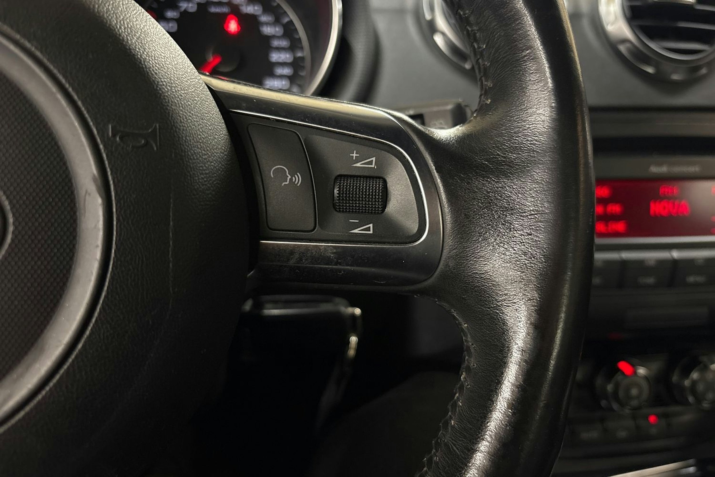 Harmaa Audi TT 2008 kuva 29.