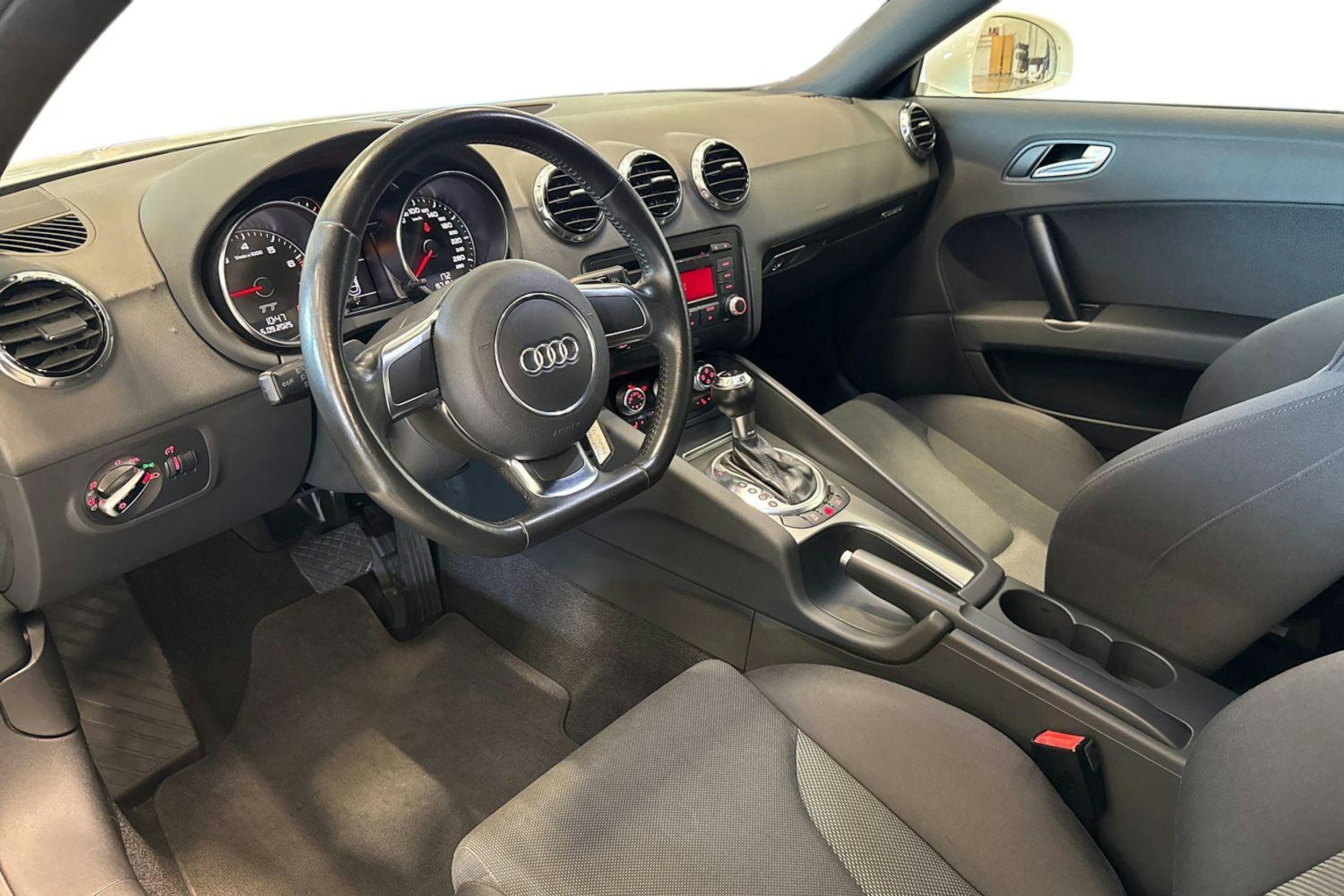 valkoinen Audi TT 2010 kuva 6.