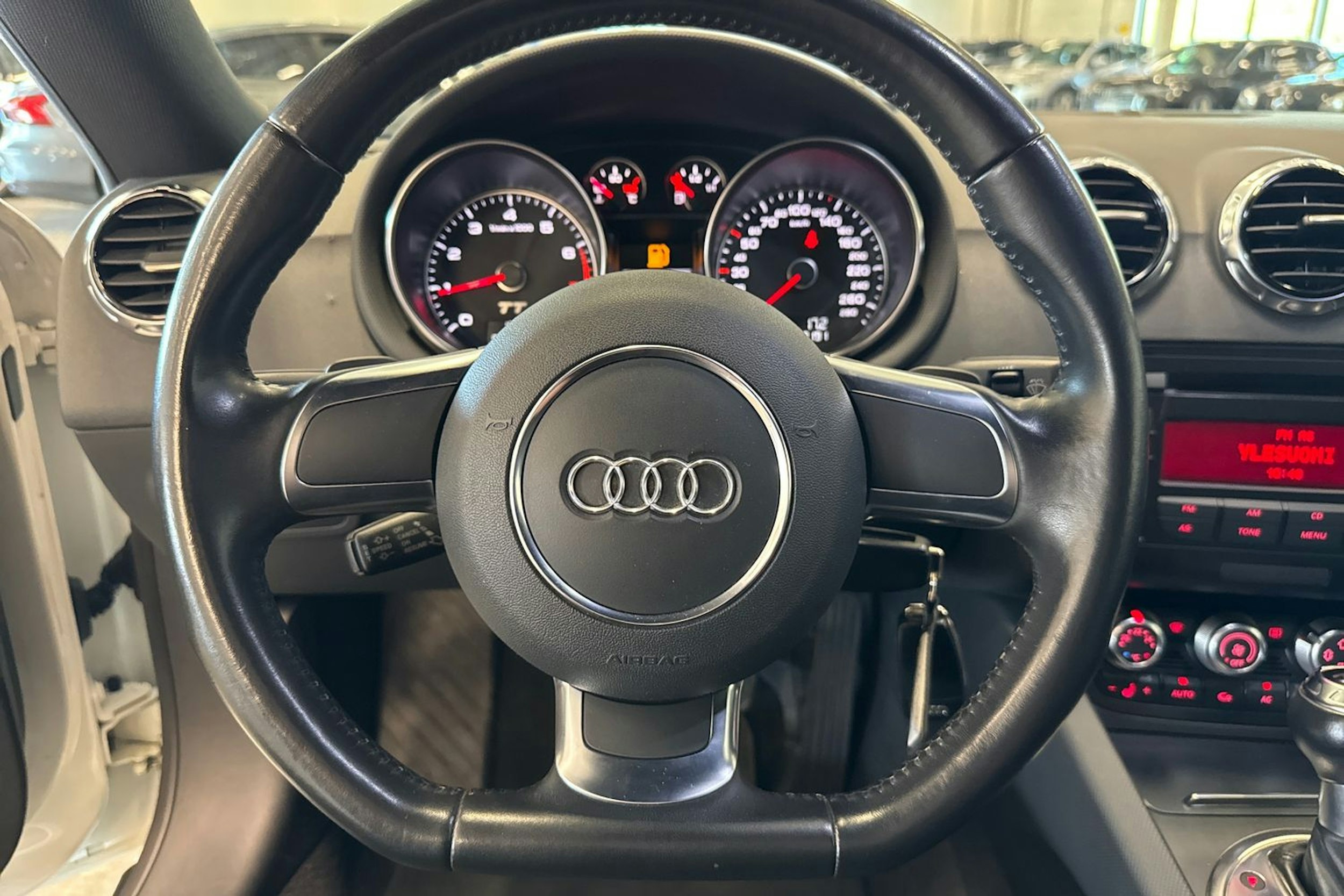 valkoinen Audi TT 2010 kuva 12.