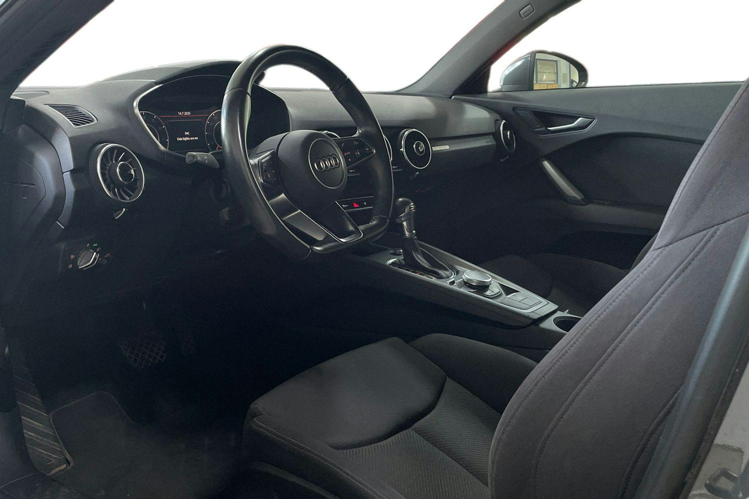 Harmaa Audi TT 2015 kuva 7.