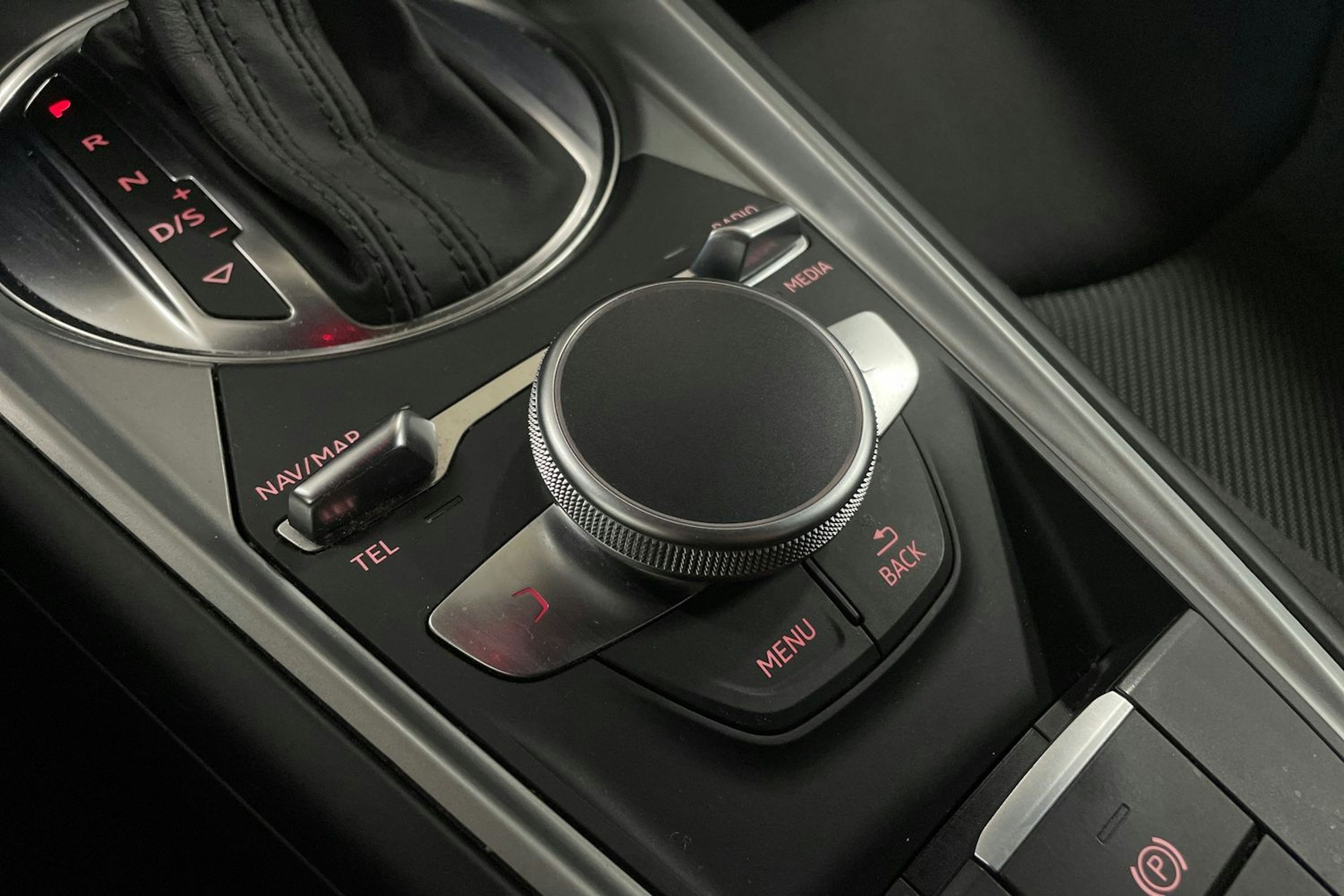 Harmaa Audi TT 2015 kuva 19.