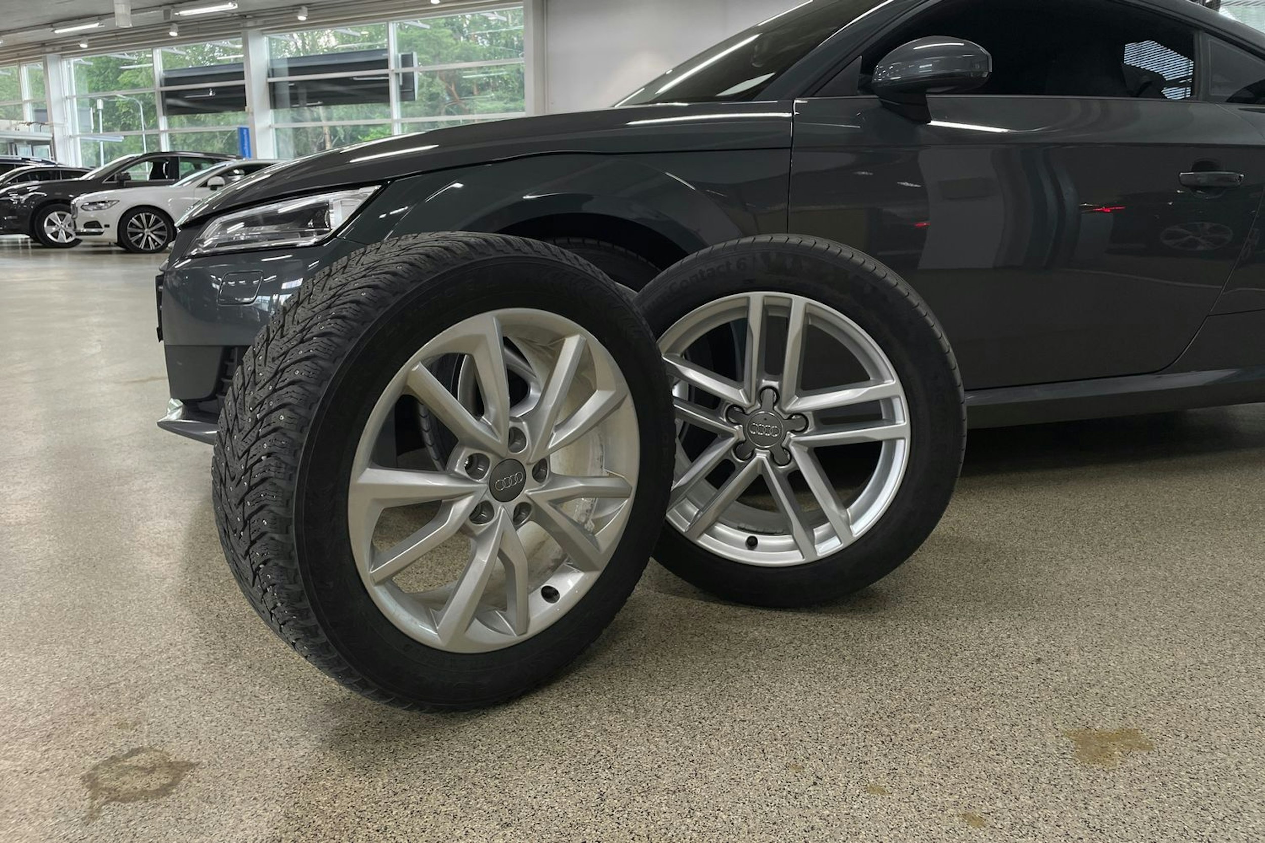 Harmaa Audi TT 2015 kuva 21.
