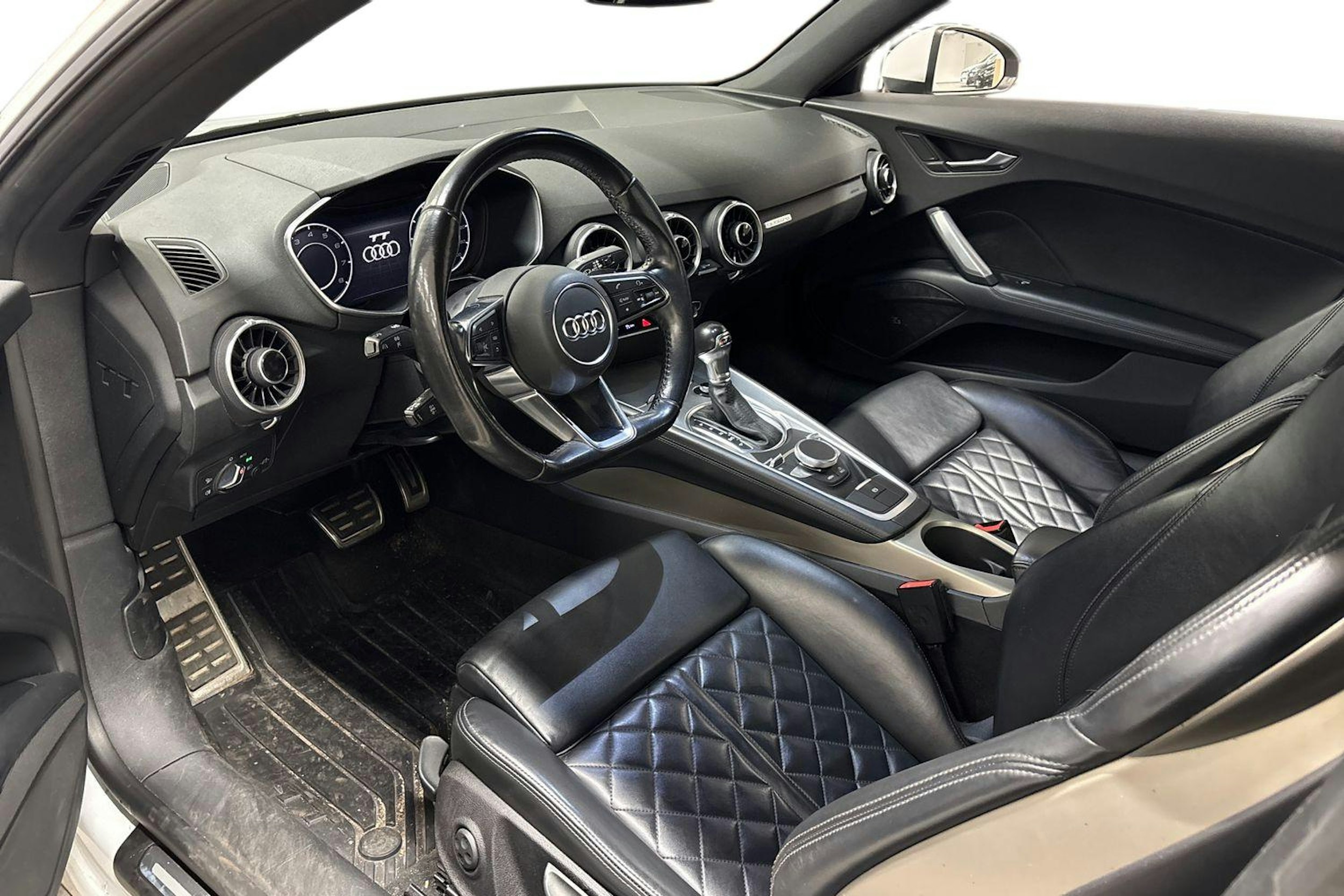 valkoinen Audi TT 2015 kuva 3.