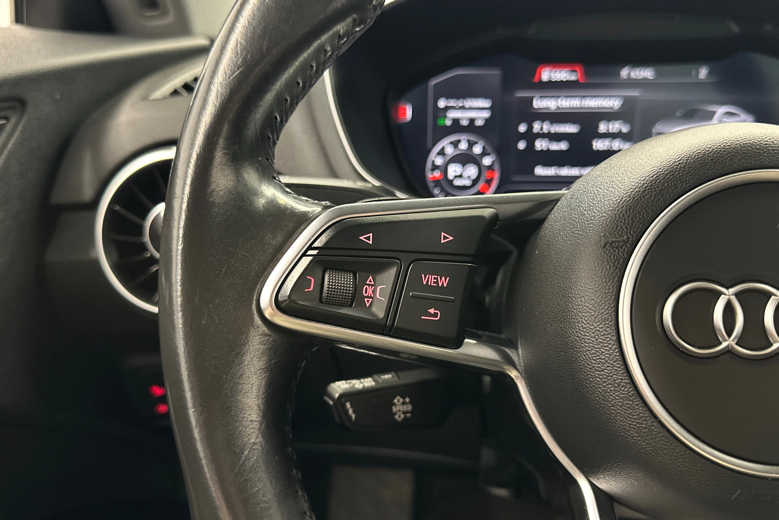 musta Audi TT 2016 kuva 17.