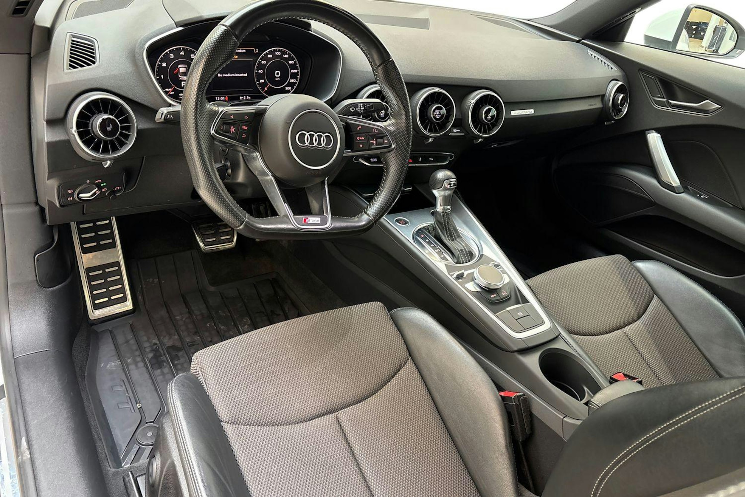 Valkoinen Audi TT 2017 kuva 6.