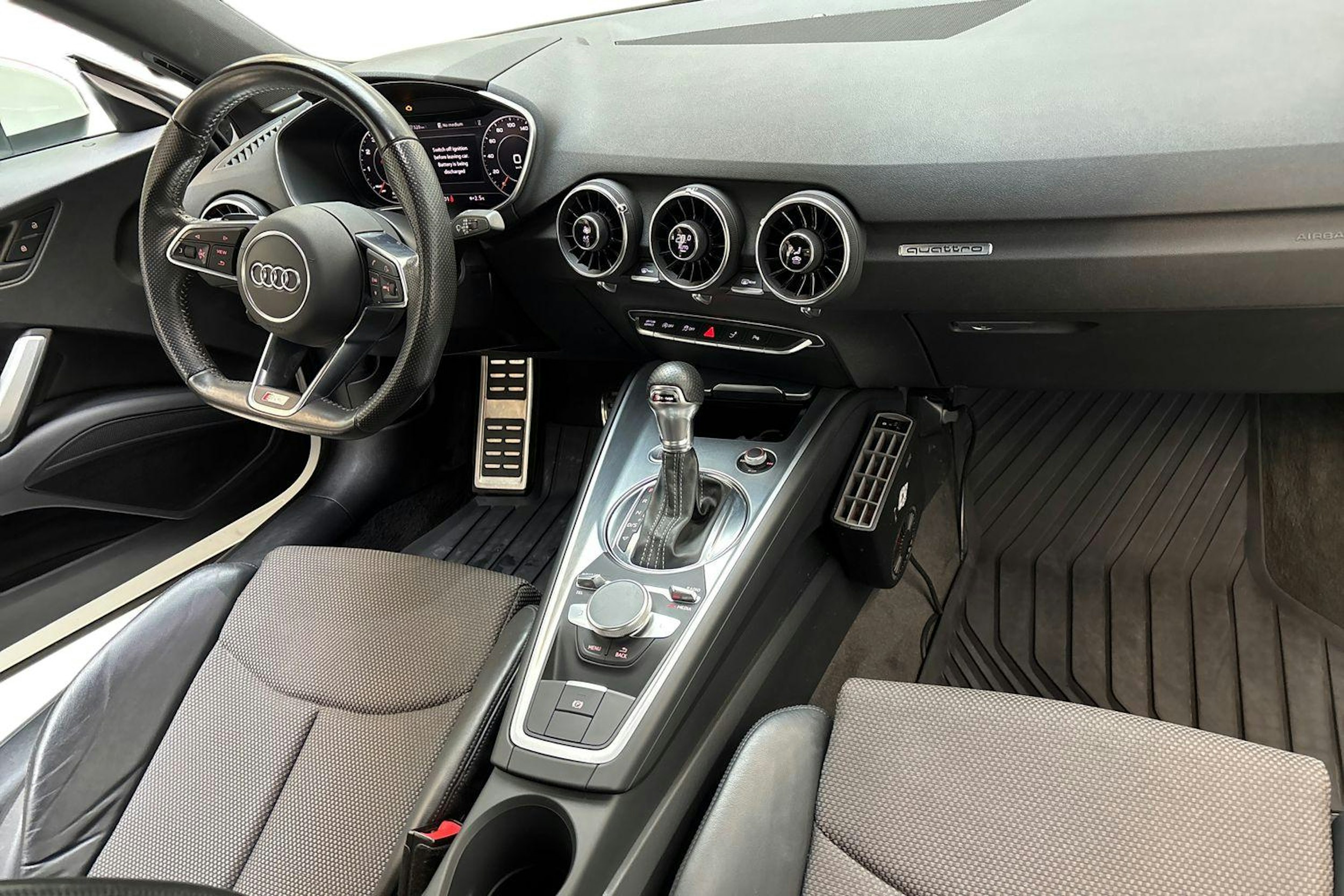 Valkoinen Audi TT 2017 kuva 7.