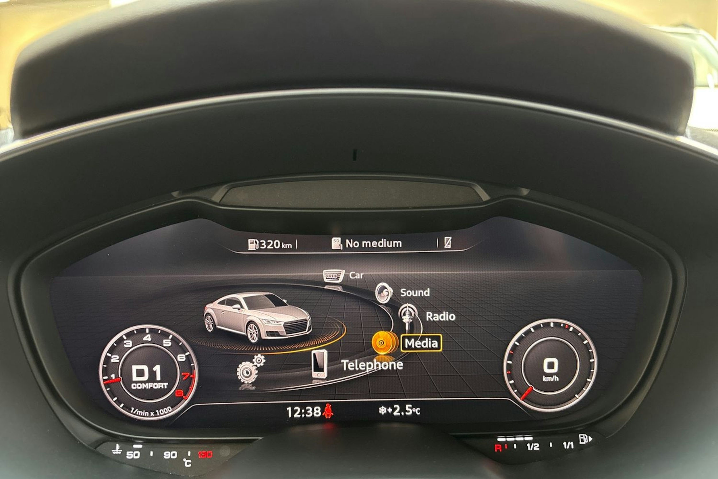 Valkoinen Audi TT 2017 kuva 14.